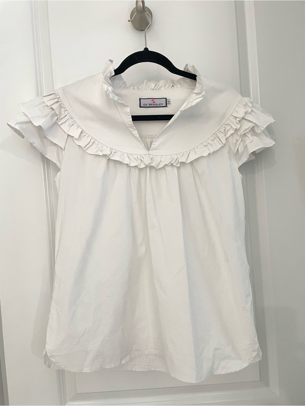CK BRADLEY Silla Top in Off White Ruffle Coastal Contemporary. 16 - Picture 3 of 7